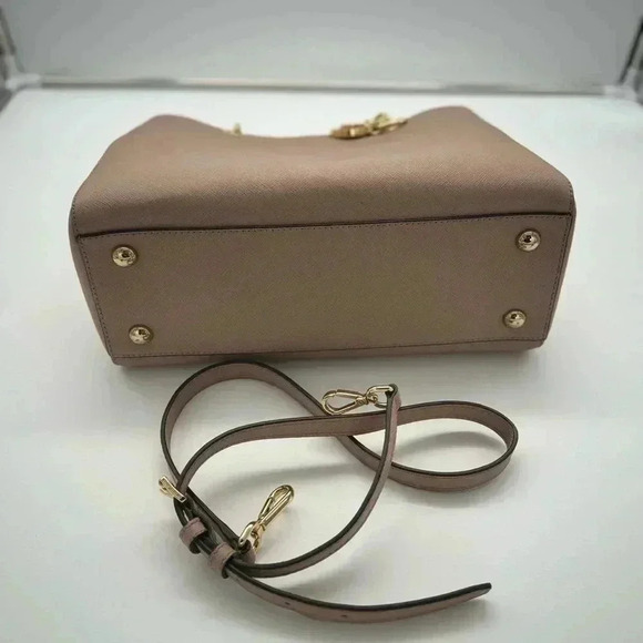 Like New Condition Michael Kors - Picture 1 of 13